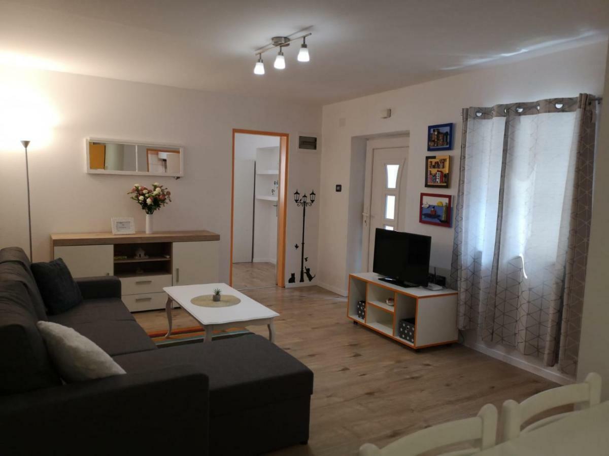 Apartment Asja Old City Center Pula Eksteriør billede