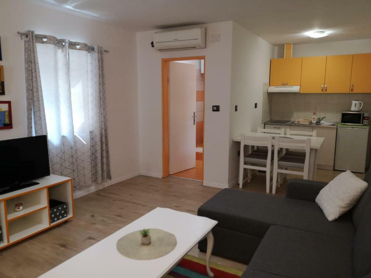 Apartment Asja Old City Center Pula Eksteriør billede