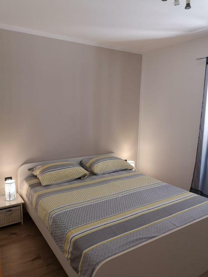 Apartment Asja Old City Center Pula Eksteriør billede