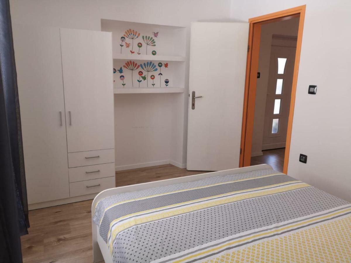 Apartment Asja Old City Center Pula Eksteriør billede